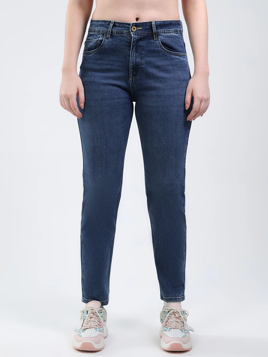 Women Blue Solid Straight Fit Denim